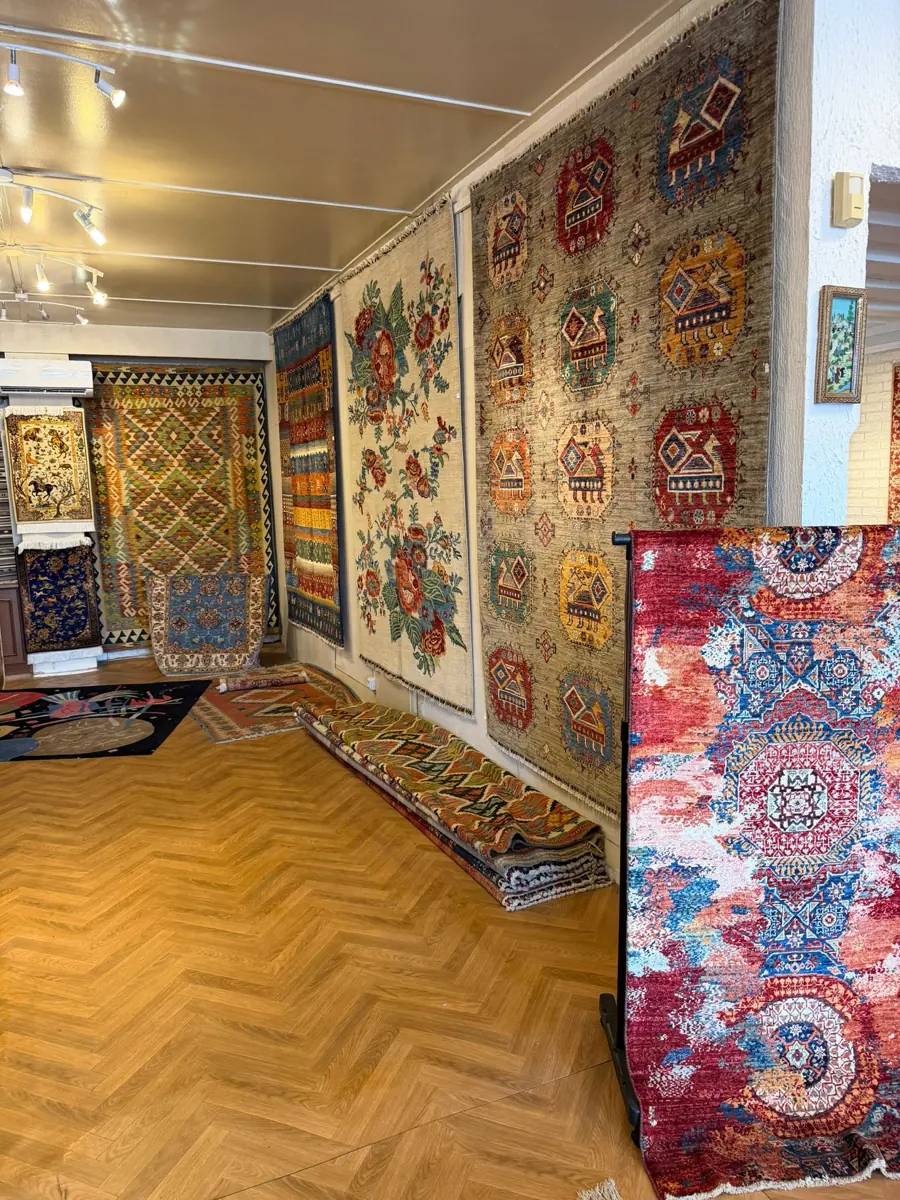 Tapis modernes noués main et tapis animaliers