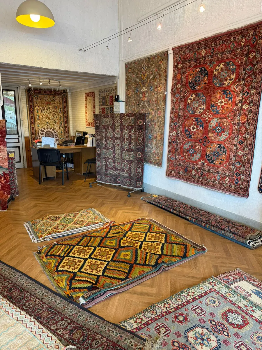 Kilims et tapis tribaux, parquet en chevrons