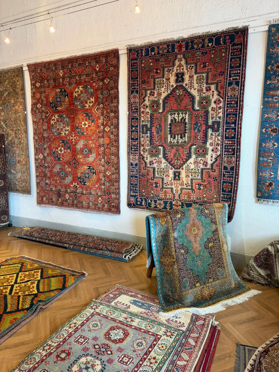 Tapis caucasiens et persans en galerie